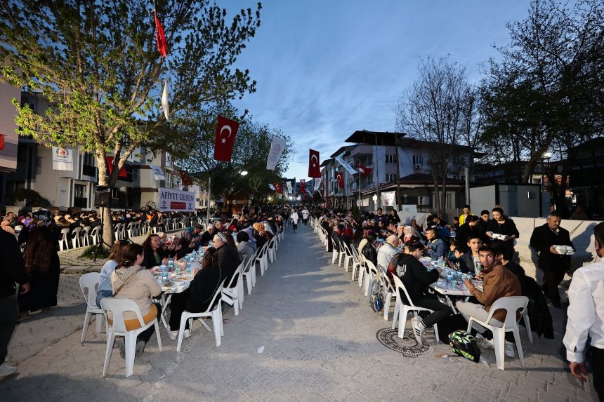 Buyuksehirin iftar bereketi Akkonakta 4 - Büyükşehir’in iftar bereketi Akkonak’ta