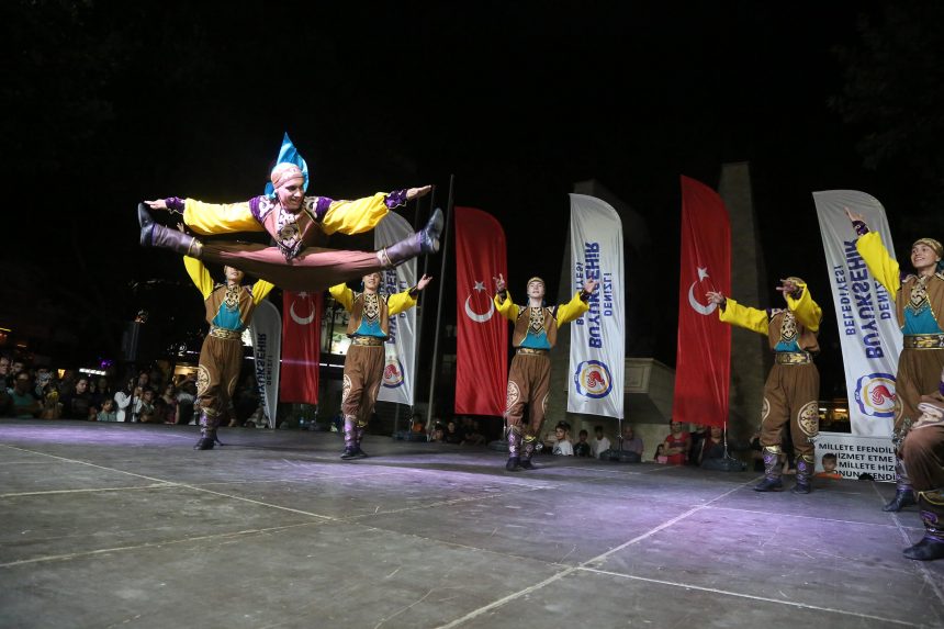 Festivaller kenti Denizli 13 - 17. Uluslararası Halk Dansları Festivali coşkusu başladı